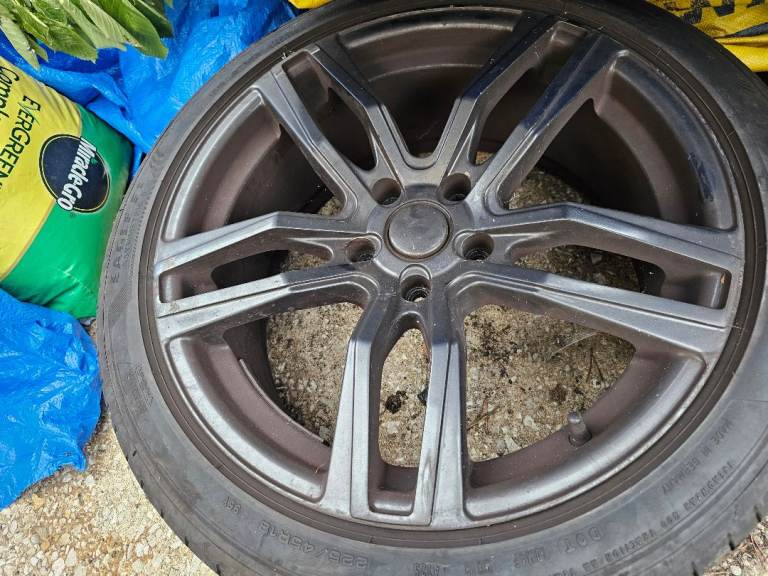 Set of 4 alloys wheels 18"