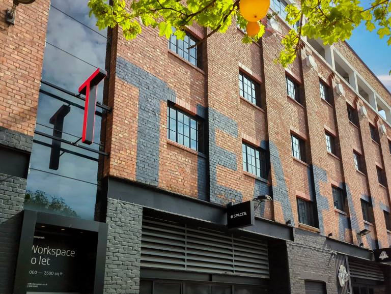 Liverpool - L1 4DQ \ Office with 2 Desks for Rent