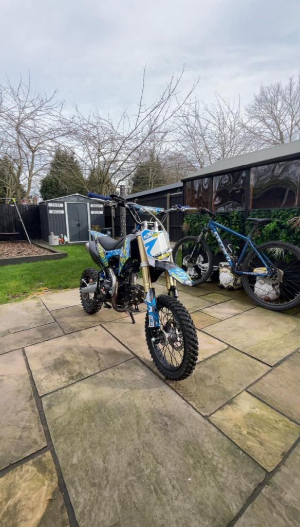 Motor cross bikes 