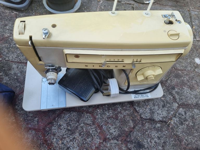 SINGER Sewing Machine – 