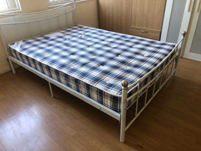 Mile End 1 Bed Flat  