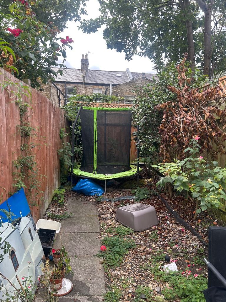 Kids Trampoline with Enclosure – Green, Fair Condition