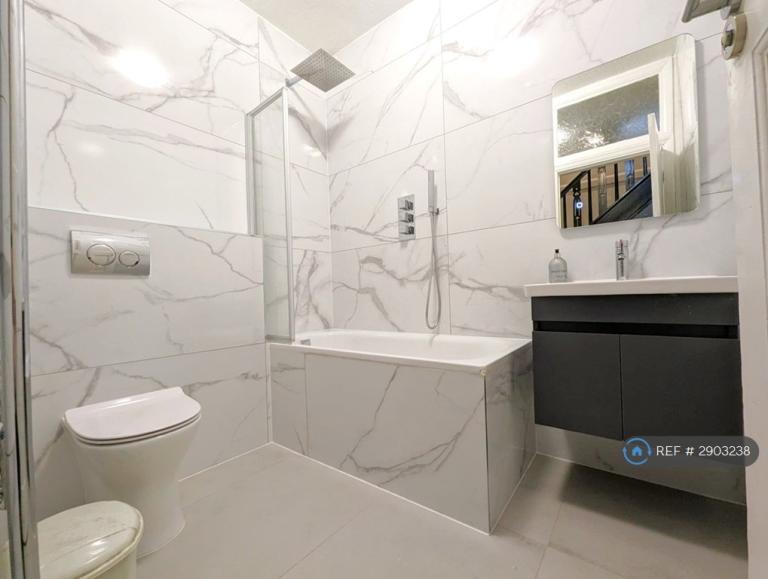 6 bedroom house in The Drive, London, NW11 (6 bed) (#2903238)