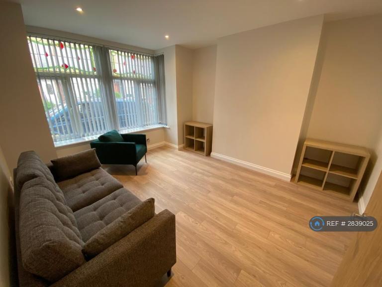 1 bedroom flat in Winston Gardens, Leeds, LS6 (1 bed) (#2839025)