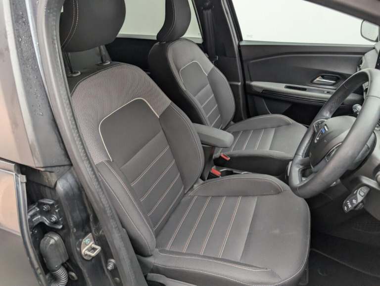 2022 Dacia Jogger 1.0 TCe Extreme SE MPV 5dr Petrol Manual Euro 6 (s/s) (110 ps) HEATED F SEA MPV...