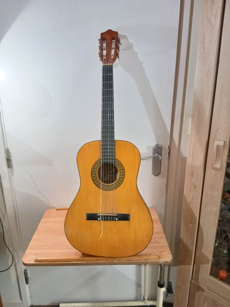Herald classical guitar 