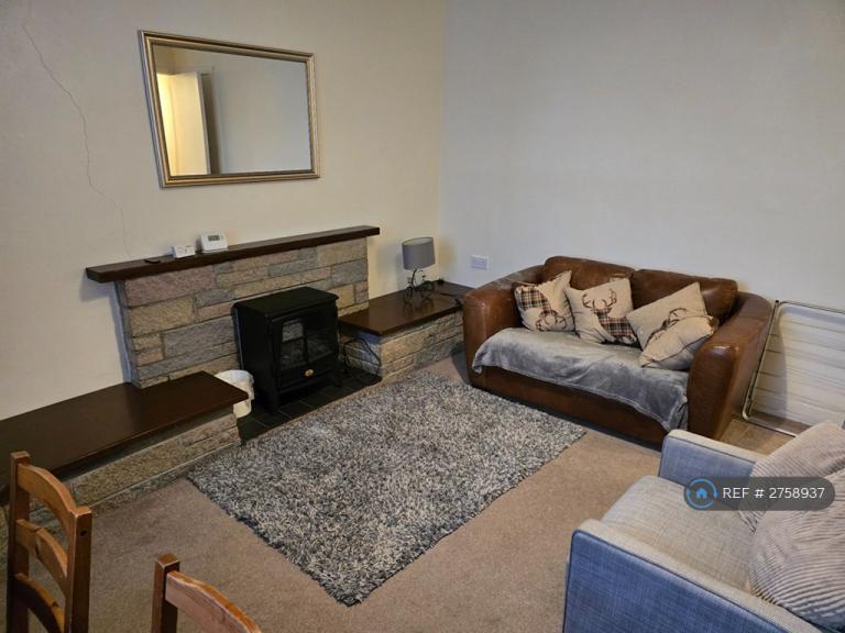 1 bedroom flat in Wellington Street, Maybole, KA19 (1 bed) (#2758937)