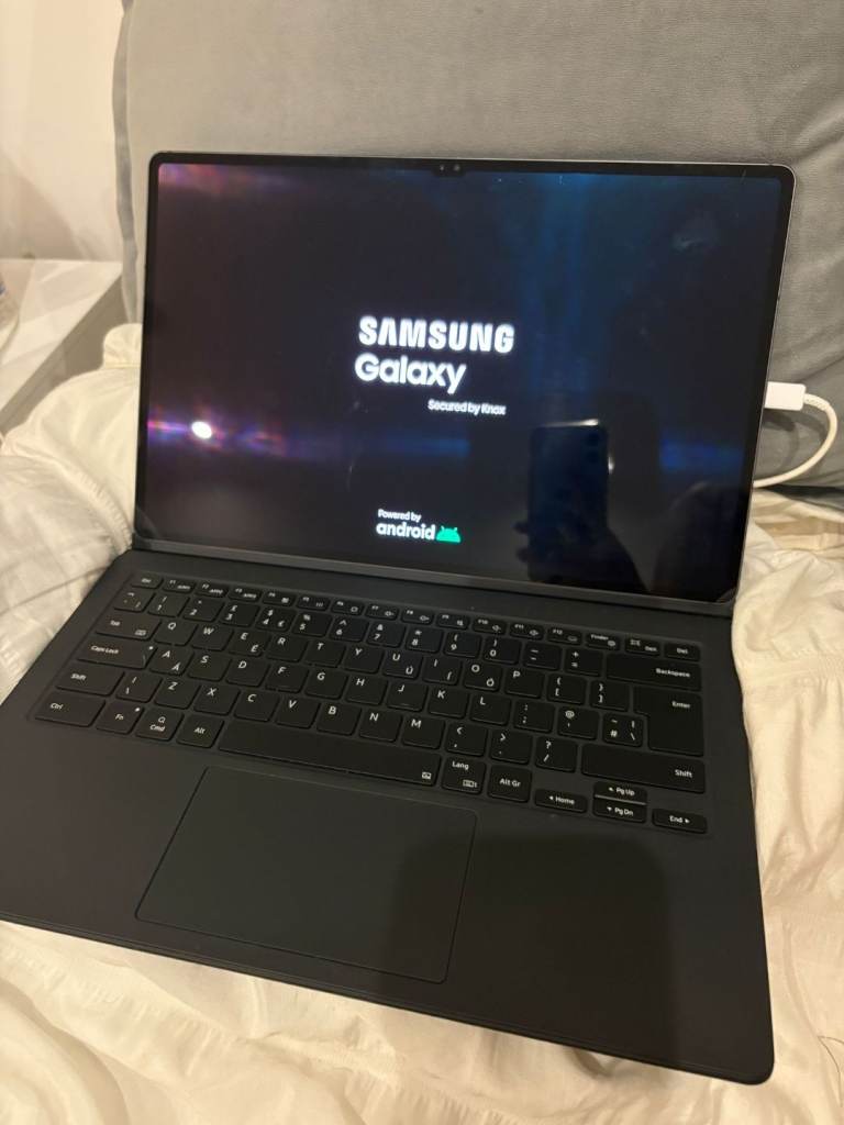 Samsung tab s8 ultra with keyboard 
