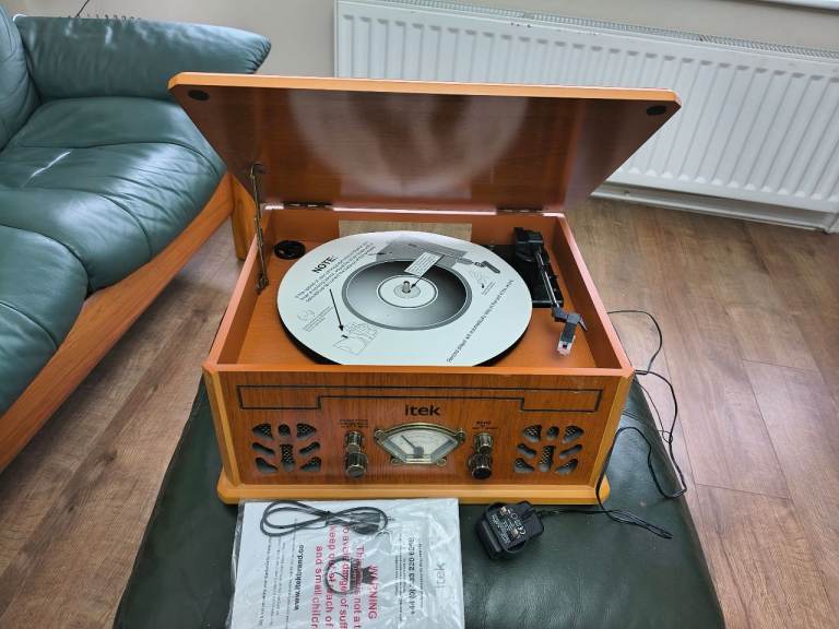 ITeK 4 in 1 vintage record player 