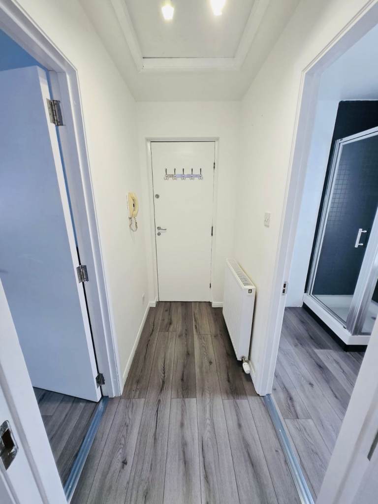 Stylish One-Bedroom Top Floor Apartment  Close to Aberdeen City Centre