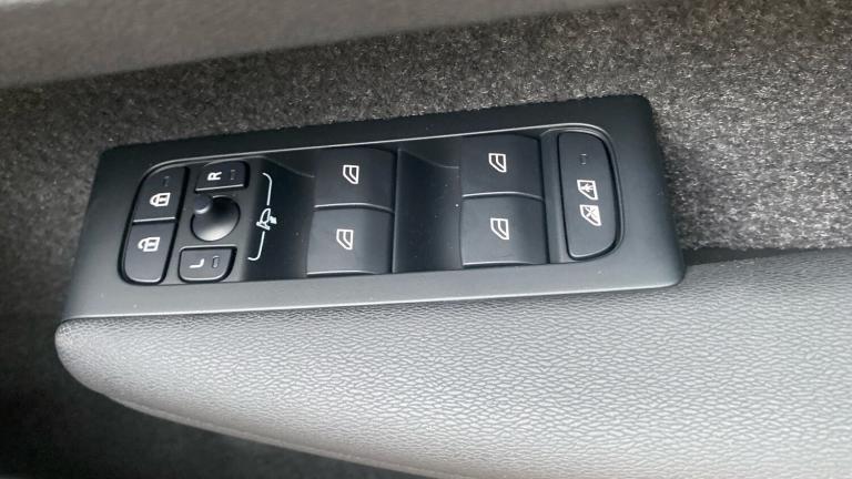 2025 Volvo XC40 2.0 B3P Plus Dark 5dr Auto Petrol Estate Estate Petrol Automatic