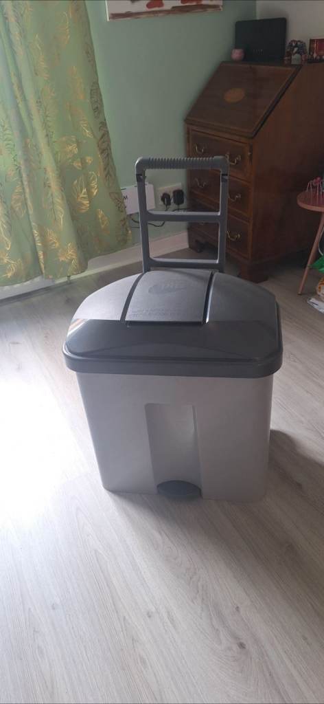 PHS SAFETY BIN WHEELED FOR AESTHETICS/HAIRDRESSERS/BARBERS OR HOUSEHOLD