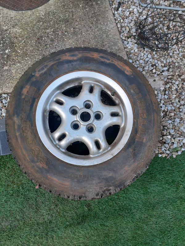 Landrover 16" Alloy wheel.