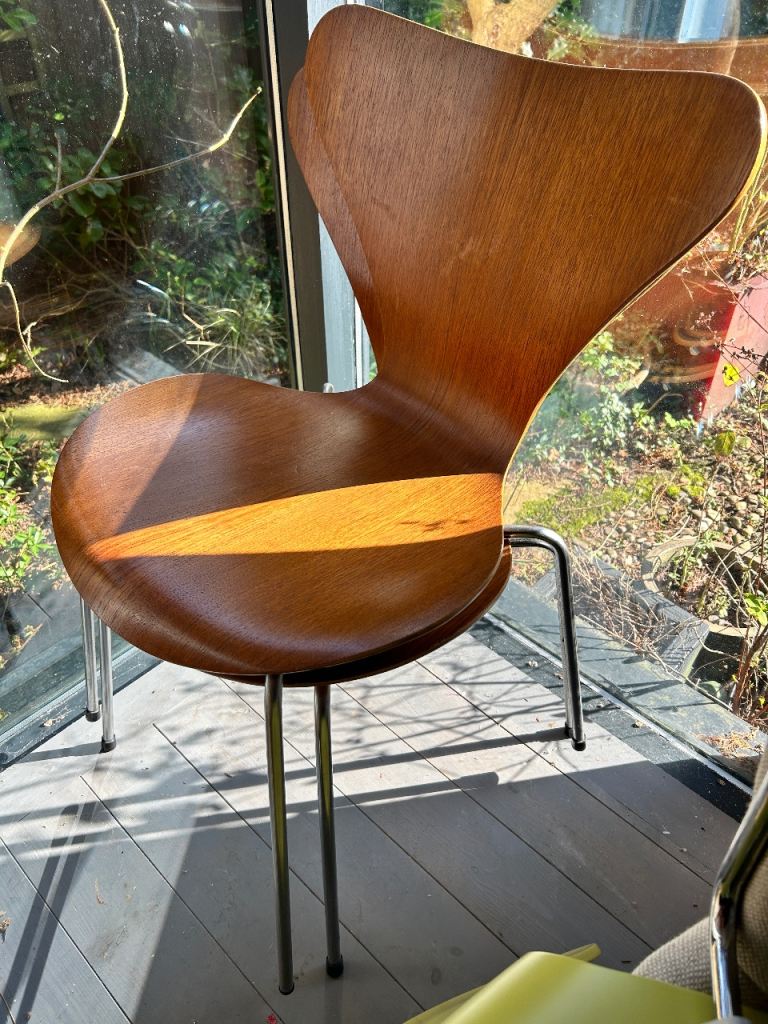 Pair of Beech Arne Jacobsen designer Fritz Hansen series 7 Chairs 