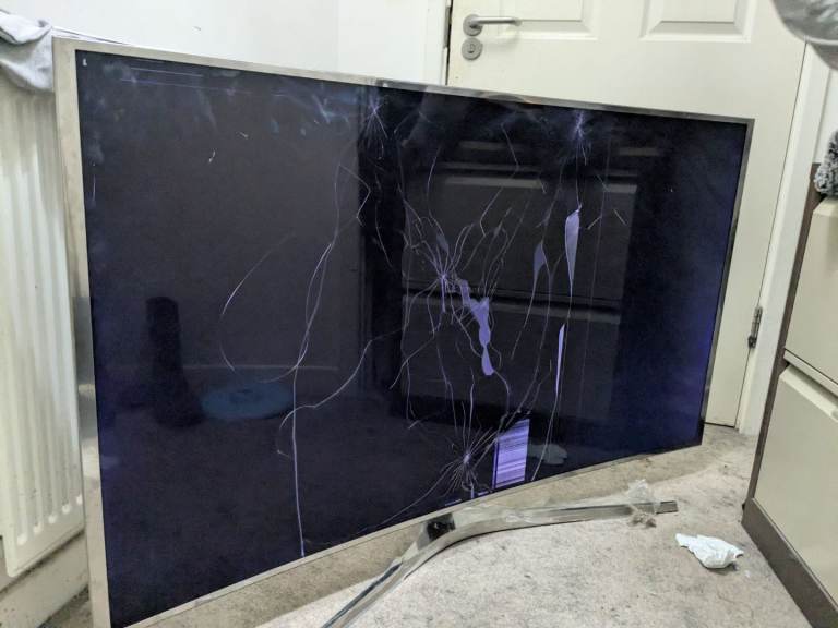 Samsung 55-inch 4k curved tv UE55JS9000 Series 9 (damaged screen) spares or repair.