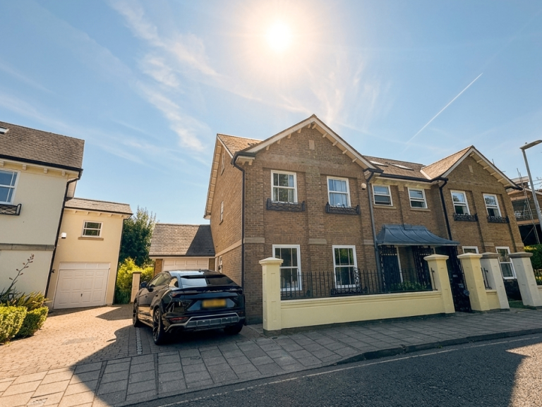 LUXURY 5-BEDROOM FAMILY HOME FOR RENT | BARNES WATERSIDE