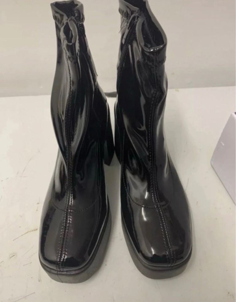 Women patent leather boot