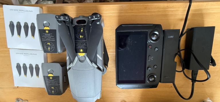 Dji Marvic pro 2 with smart controller, multiple fast charge, 2 extra batteries, 2 extra propellers