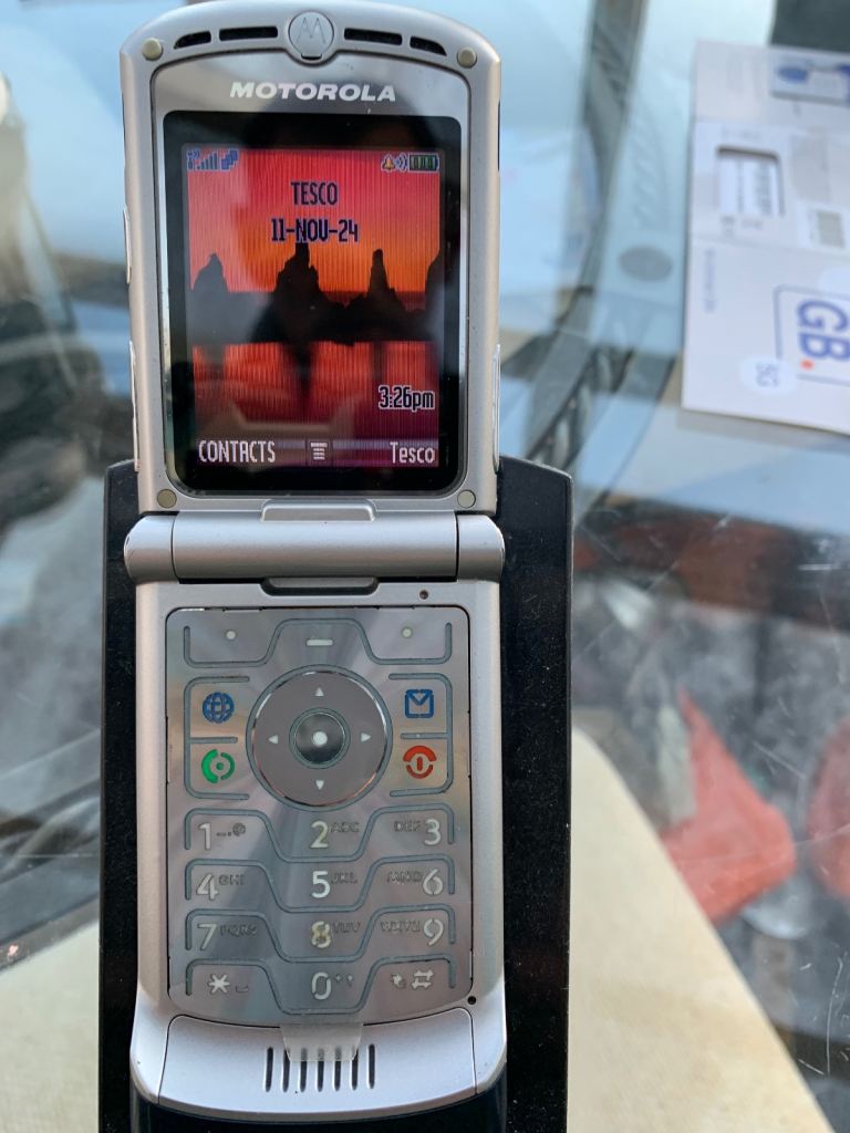 MOTOROLA RAZR V3 ON “TESCO” NETWORK