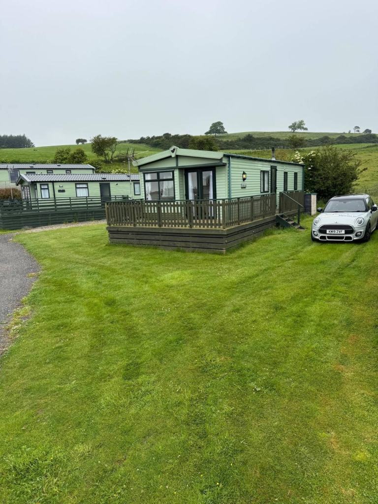 LUXURY 2-BED CARAVAN WITH STUNNING 360° COASTAL VIEWS AND SITE LICENSE UNTIL 20