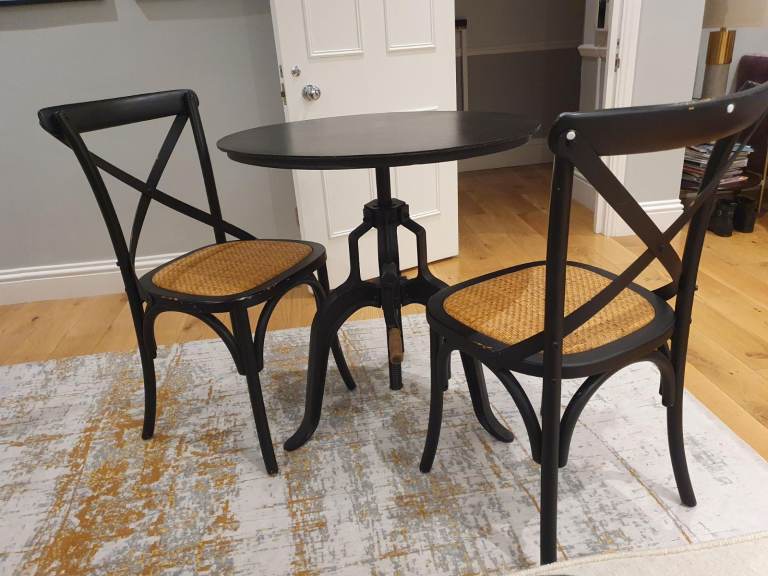 Height adjustable stylish Edison Ronde table from Maison du Monde worth over £700