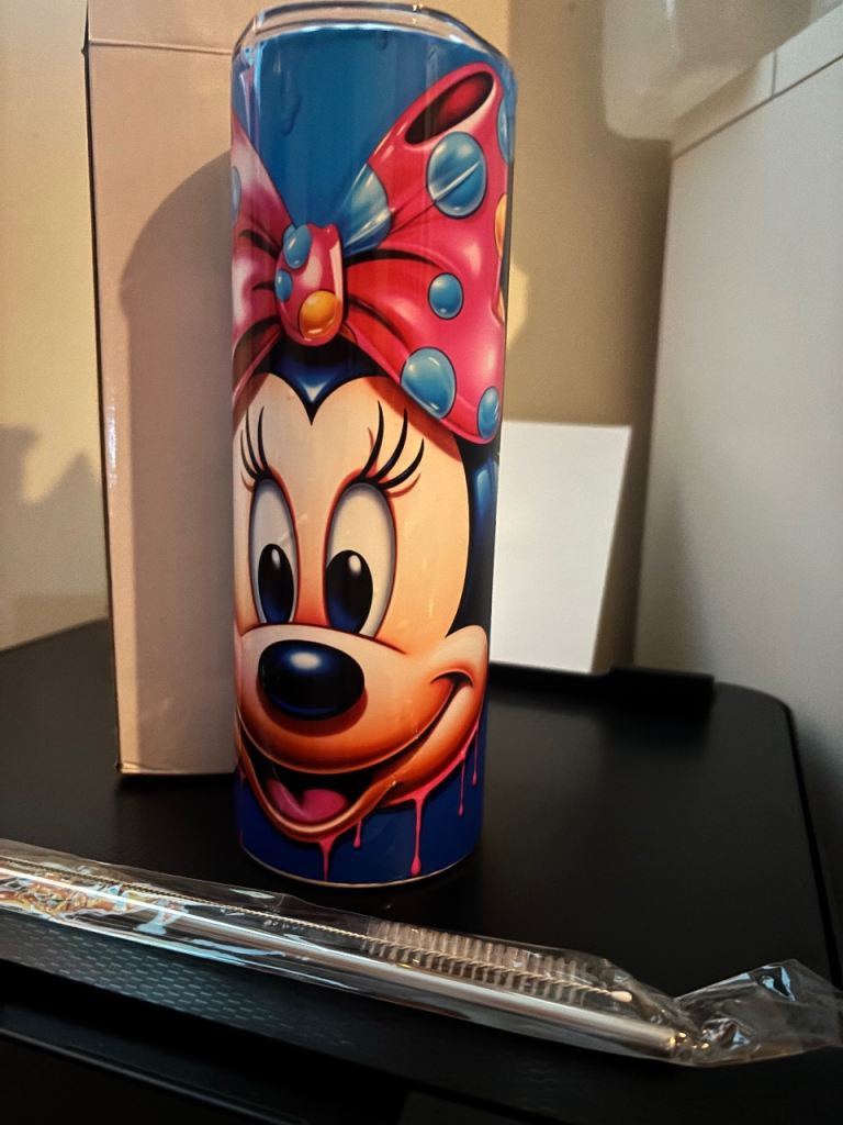 Minnie Mouse 20oz tumbler 