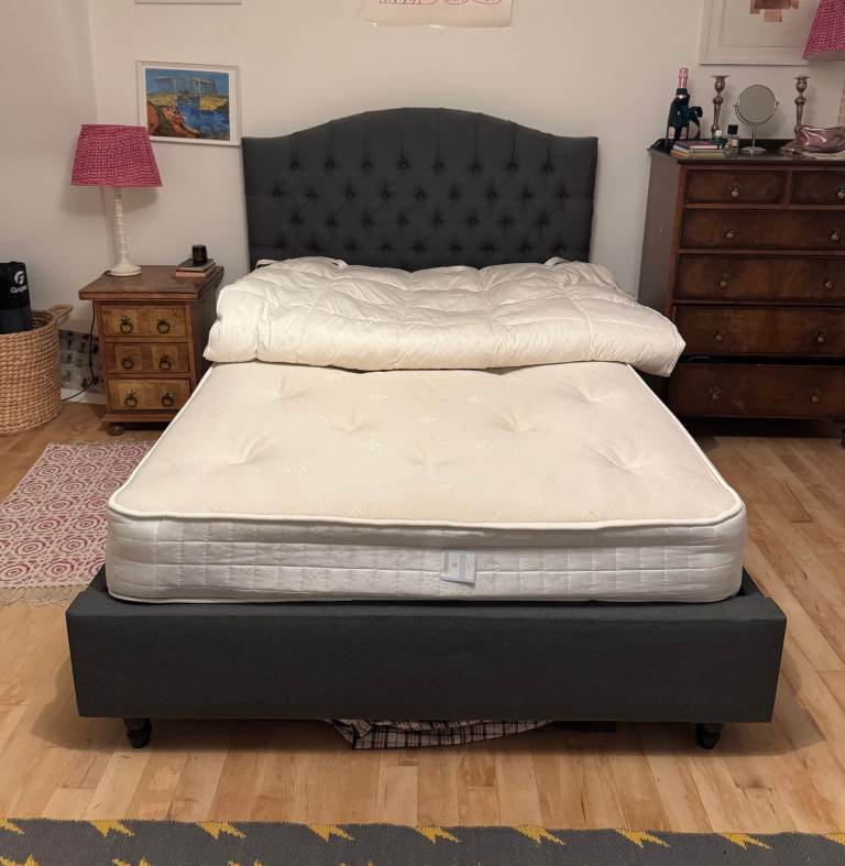 Upholstered double bed 