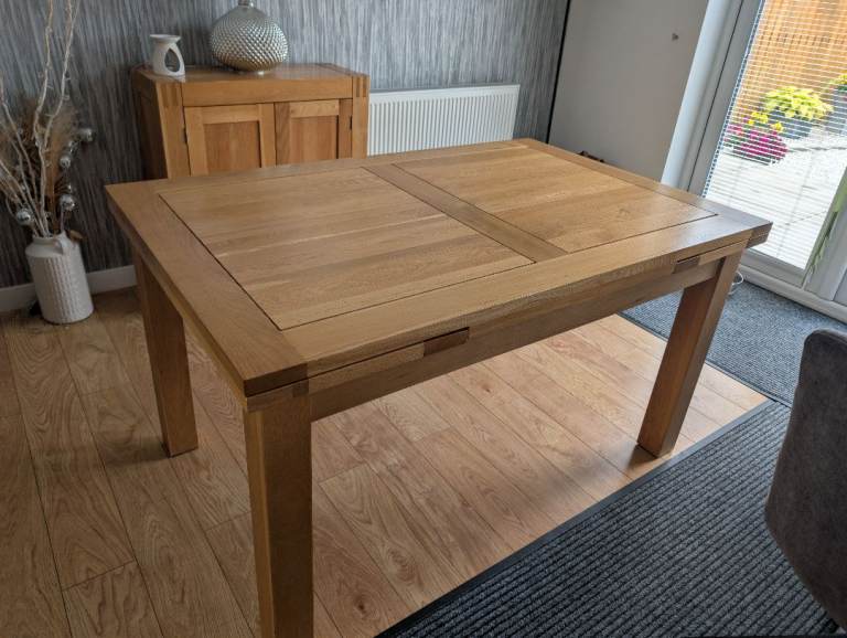Solid Oak Extending Dining Table & 4 chairs