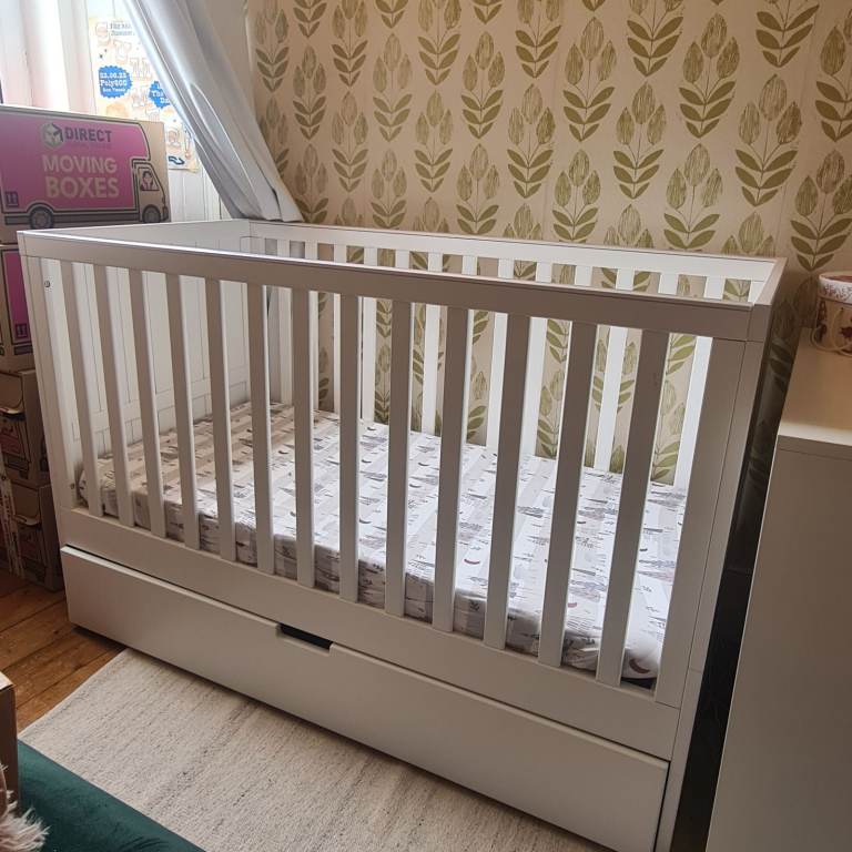 Baby Snooze Jo Modern Cot Bed with Drawer