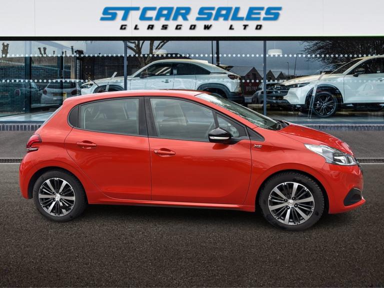 2016 Peugeot 208 1.2 PureTech XS White Hatchback 5dr Petrol Manual Euro 6 (82