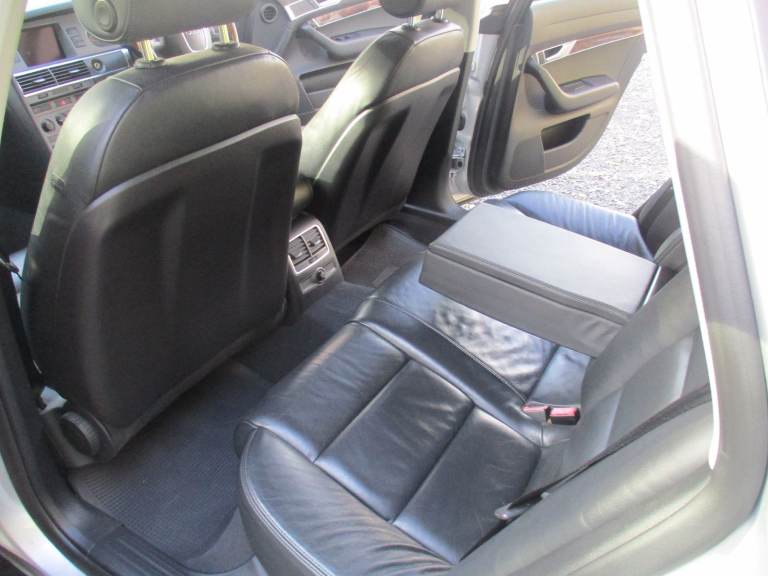 AUDI A6 2.4 SE PETROL 6 SPEED MANUAL. LOW MILEAGE. FULL SERVICE HISTORY.