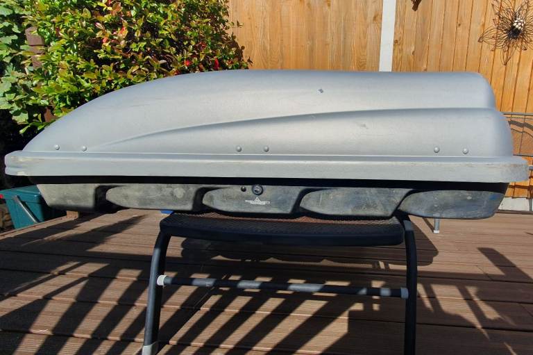 Halfords Roof box (350) and Thule roof bars (could split)