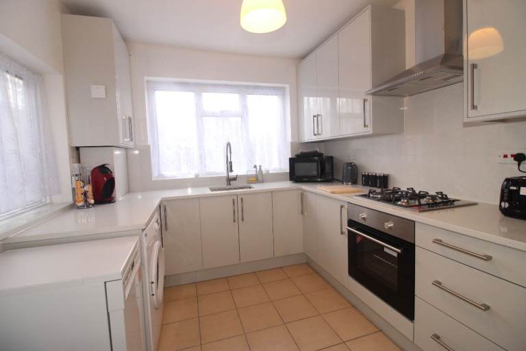 Landlord? Avoid Voids & Stress – 5 Year Company Let Available