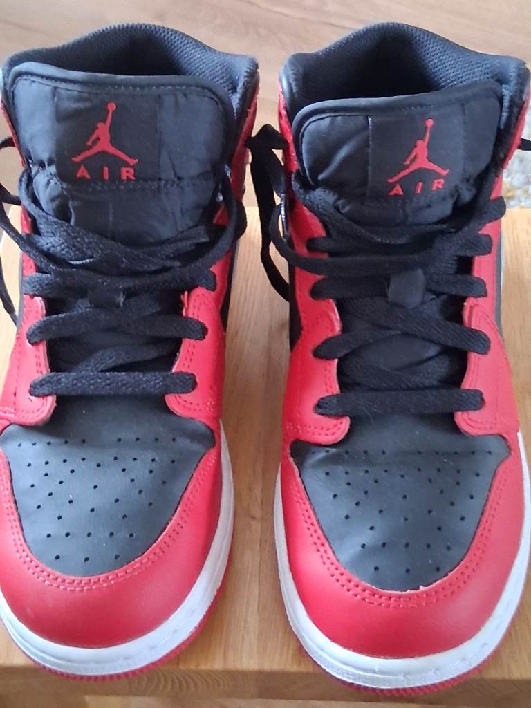 Boys nike air jordan trainers