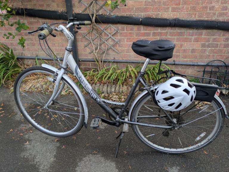 Viking Vantage City Bike with Helmet and Rear Rack – Good Condition