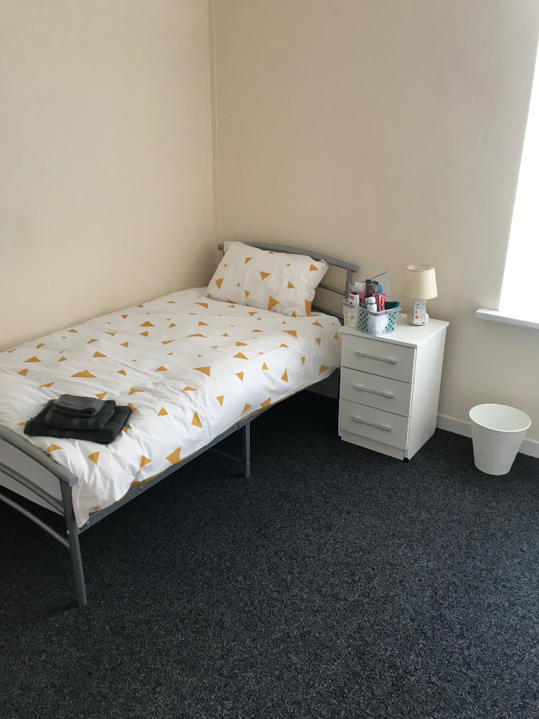 Supported Living Accommodation Double Rooms Emergency House DSS Temporary Hostel Rent To Let 510