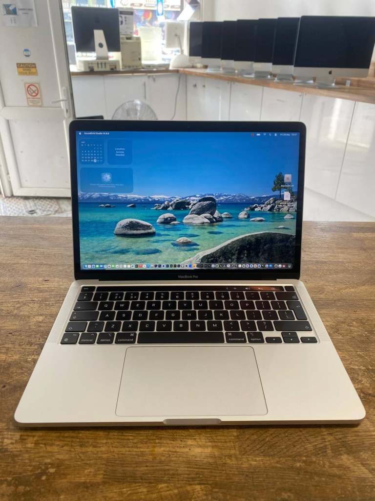 Apple MacBook Pro 13" 2020 2GHz Quad Core Intel Core i5 16GB RAM 512GB SSD Retina Touch Bar LogicPro