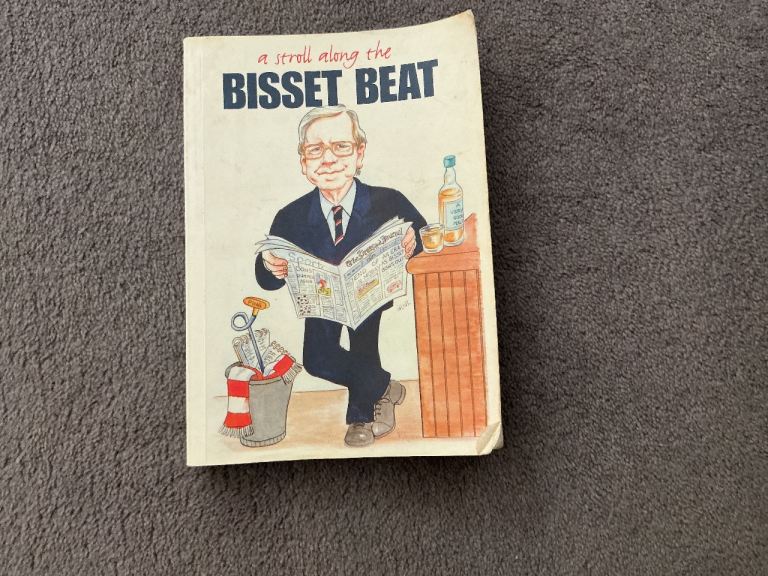 ALAISTAIR BISSET BOOK “A STROLL ALONG THE BISSET BEAT” PAPERBACK BOOK 234 PAGES