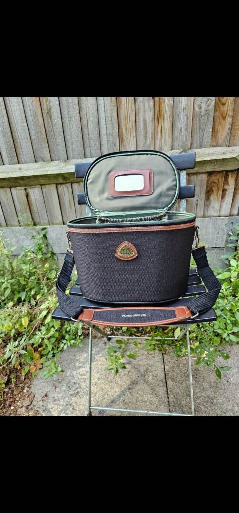 Globe-Trotter Vintage Hand and Camera Bag – Good Condition