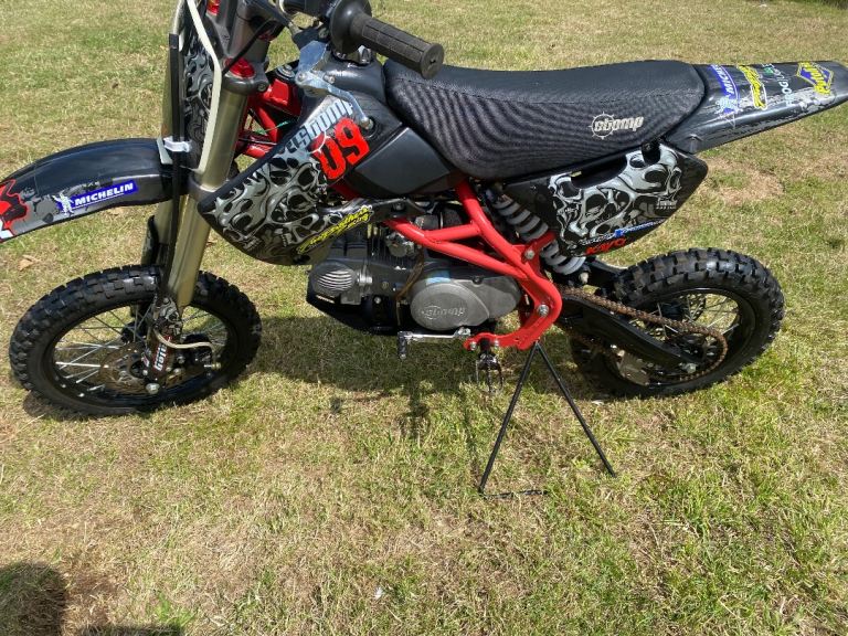 2009 stomp yx140 pit bike 1 lady owner from new 