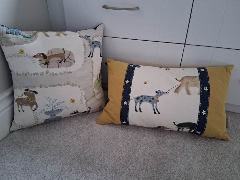 Villa Nova pair of Dog Print Cushions - Good Condition