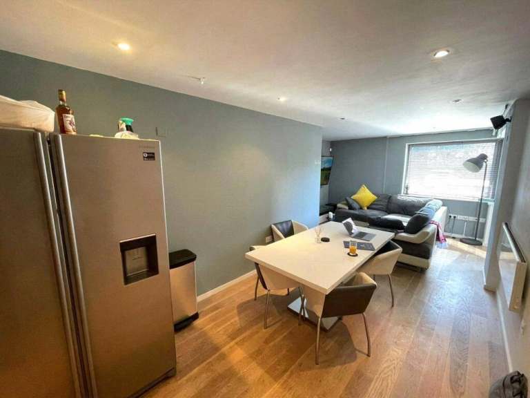 DEANSGATE - ELEGANTLY FURNISHED LARGE APARTMENT WITH PATIO BALCONY!