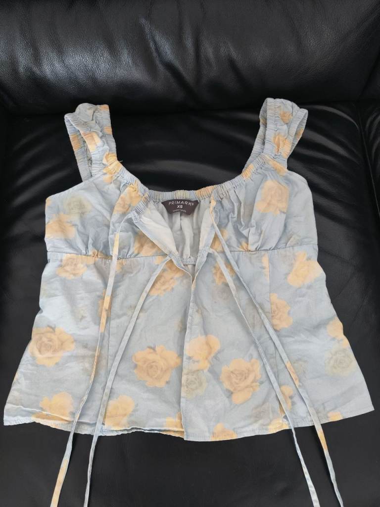 Summer blue floral top, size XS