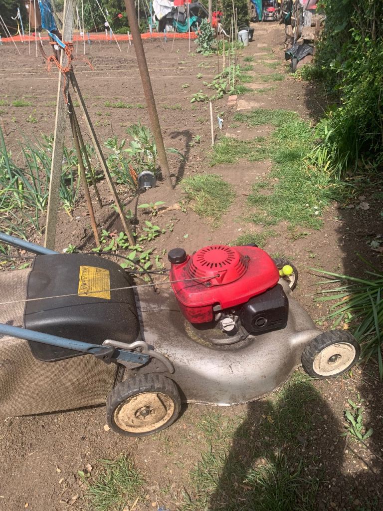 Honda self propelled mower with bag New deck been replaced 