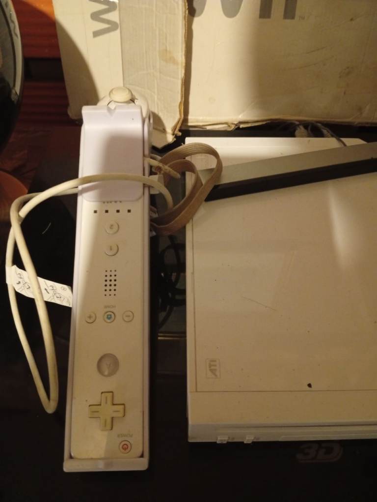 Nintendo Wii boxed one controller 