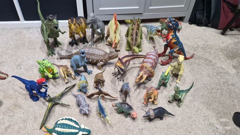 Dinosaur lover? Bundle of 35 for sale!