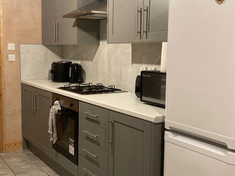 Rooms to rent in Plaistow/ Upton Park. Modern fully renovated 3 bedroom house  