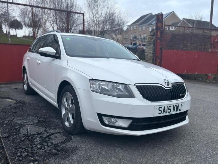 SKODA OCTAVIA ESTATE WHITE BREAKING