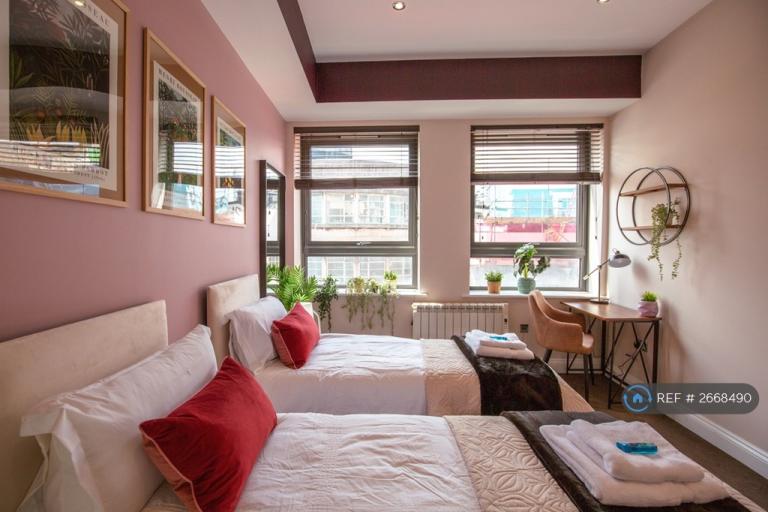 2 bedroom flat in Brighton, Brighton, BN1 (2 bed) (#2668490)