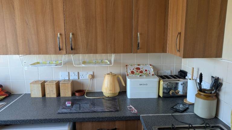 Beautiful 2 bed flat in Harlow, to 1 bed flat in Dorset.